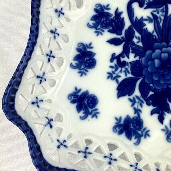 Serving Dish Cobalt & White Heart Shaped Scalloped Lattice Edging Floral Center - Picture 5 of 12